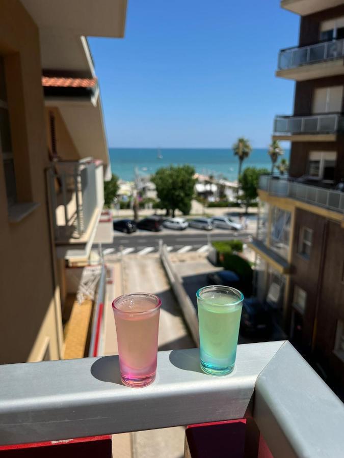Bella Alba Apartment On The Beach Альба-Адриатика Экстерьер фото